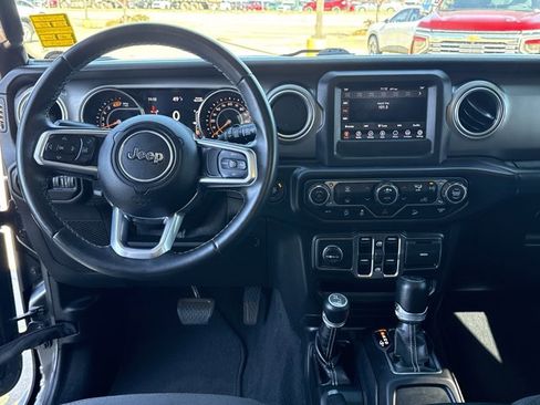 Used 2019 Jeep Wrangler Unlimited Sahara image 7