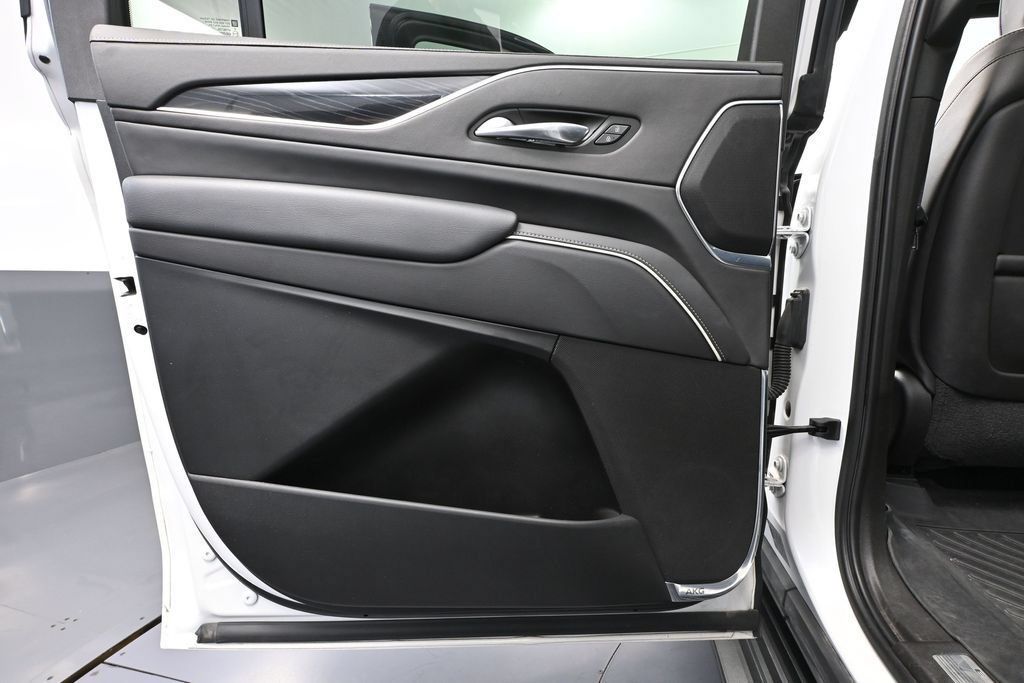 Used 2021 Cadillac Escalade ESV Sport w/ Heavy-Duty Trailer Package AWD/4WD image 31