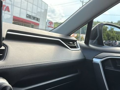 Certified 2019 Toyota RAV4 LE AWD/4WD image 18