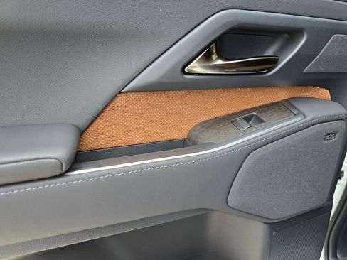 Used 2025 Lexus GX 550 w/ Accessory Package (Z1) image 19