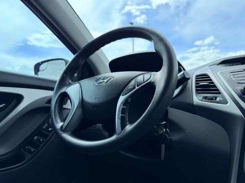 Used 2014 Hyundai Elantra SE FWD image 9