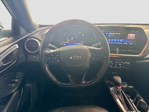 Used 2024 Chevrolet Trax RS FWD image 22