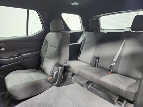 Used 2023 Chevrolet Traverse LT FWD image 11