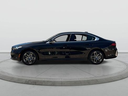 Used 2026 BMW 530i xDrive AWD/4WD image 4