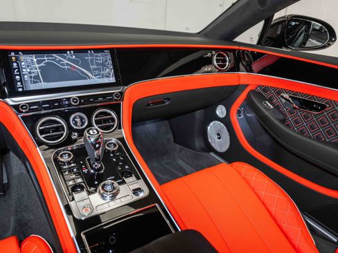 Used 2024 Bentley Continental GT V8 image 22