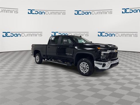 Used 2024 Chevrolet Silverado 2500 LT image 2