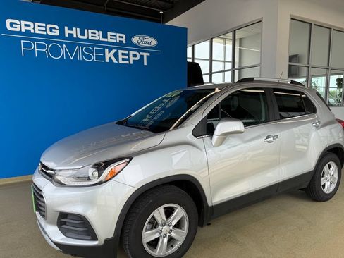 Used 2020 Chevrolet Trax LT w/ LT Convenience Package FWD image 4