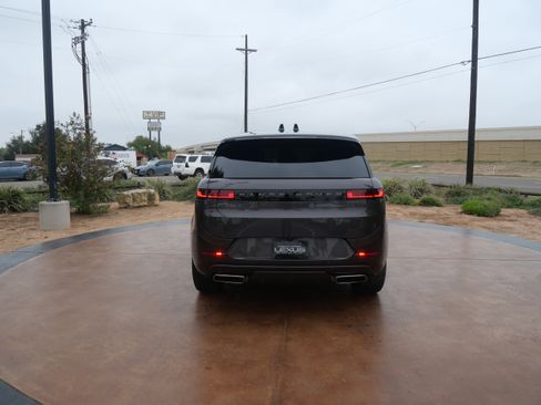 Used 2024 Land Rover Range Rover Sport Dynamic SE image 3