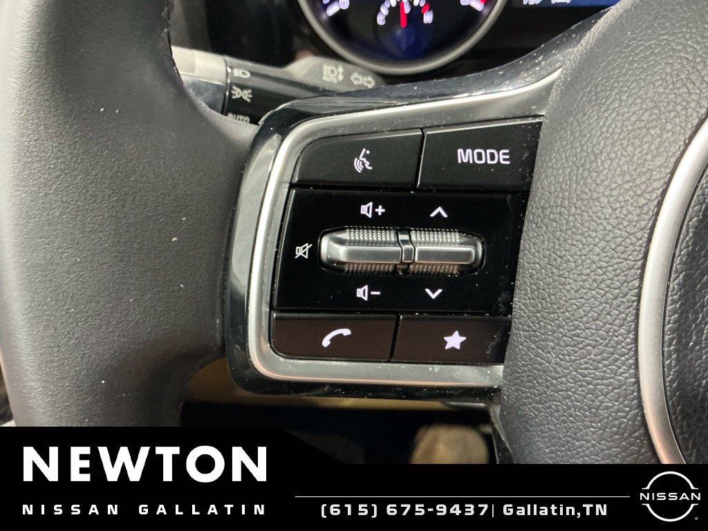 Used 2022 Kia Carnival EX FWD image 40