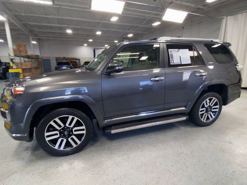 Used 2022 Toyota 4Runner Limited AWD/4WD image 7