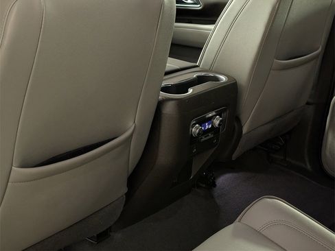 Used 2023 GMC Yukon SLT image 28