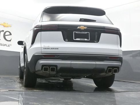 Used 2025 Chevrolet Traverse LT image 55