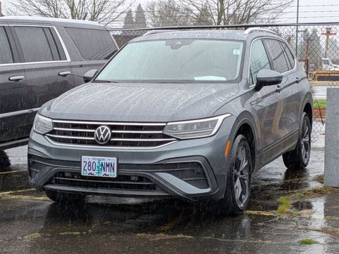 Certified 2022 Volkswagen Tiguan SE image 1