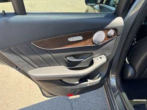 Used 2019 Mercedes-Benz GLC 300 4MATIC image 23