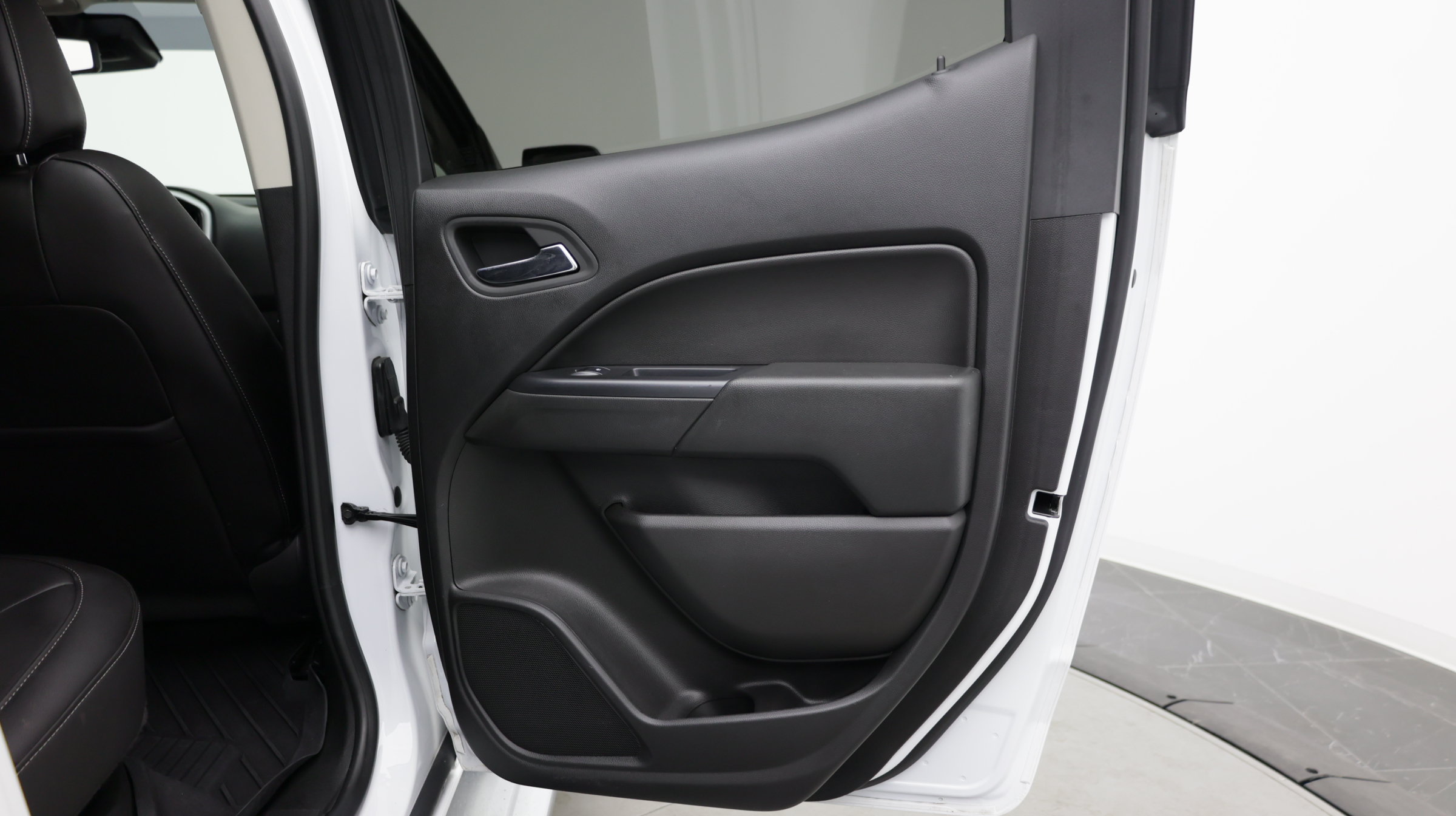 Used 2018 Chevrolet Colorado LT w/ Luxury Package, Chrome RWD image 32