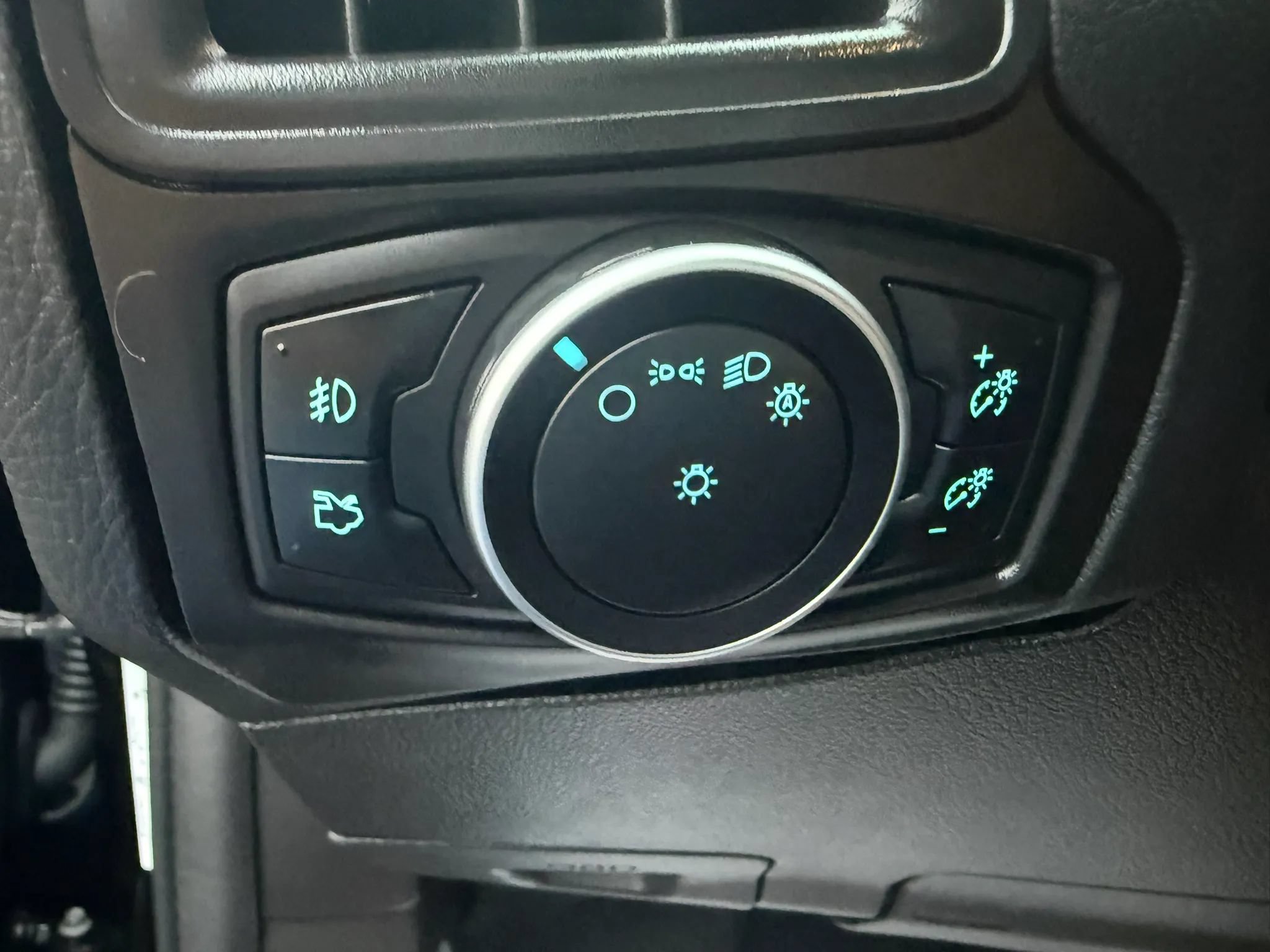 Used 2016 Ford Focus SE w/ Equipment Group 201A FWD image 27