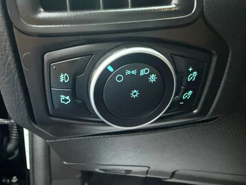 Used 2016 Ford Focus SE w/ Equipment Group 201A FWD image 27