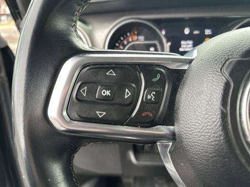 Used 2018 Jeep Wrangler Unlimited Sahara image 18