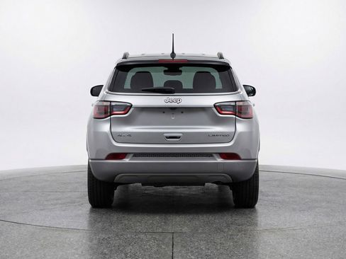 Used 2025 Jeep Compass Trailhawk image 7