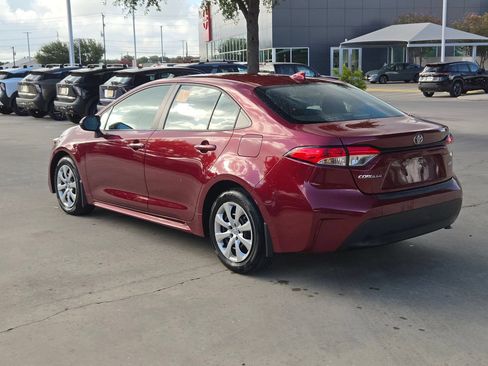Used 2025 Toyota Corolla LE FWD image 5