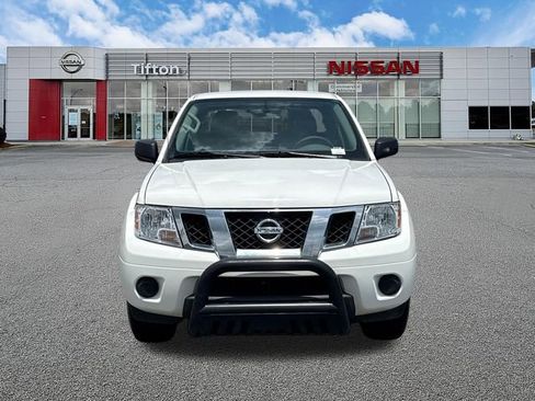 Used 2019 Nissan Frontier SV RWD image 2