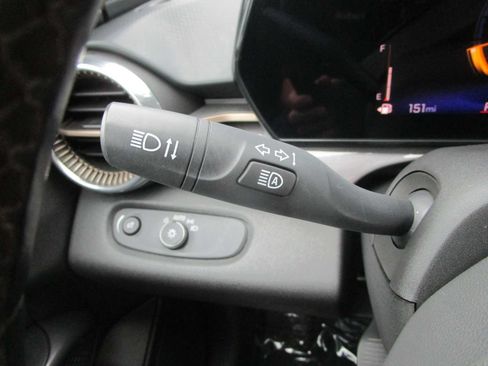 Used 2025 Chevrolet Trax ACTIV w/ Sunroof Package FWD image 28
