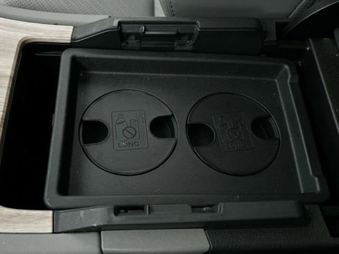 Used 2023 Toyota Venza Limited image 50