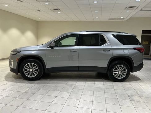 Used 2023 Chevrolet Traverse LT FWD image 2