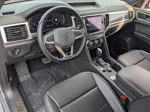 Used 2022 Volkswagen Atlas Cross Sport SEL R-Line AWD/4WD image 9