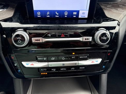 Used 2024 Ford Explorer Platinum w/ Technology Package AWD/4WD image 17
