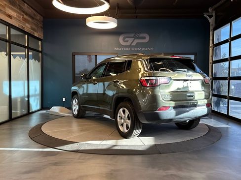 Used 2018 Jeep Compass Latitude w/ Popular Equipment Group AWD/4WD image 5