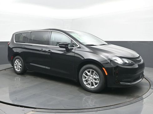 New 2026 Chrysler Voyager LX image 7