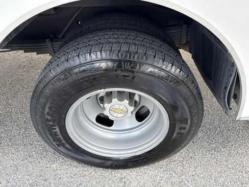 Used 2017 Chevrolet Express 3500 Work Van image 11