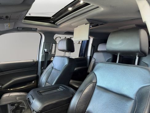 Used 2019 Chevrolet Suburban LT RWD image 9