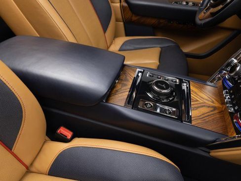 Used 2019 Rolls-Royce Cullinan image 38