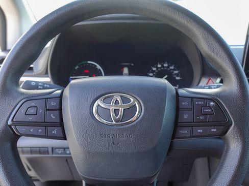 Used 2024 Toyota Sienna LE AWD/4WD image 16