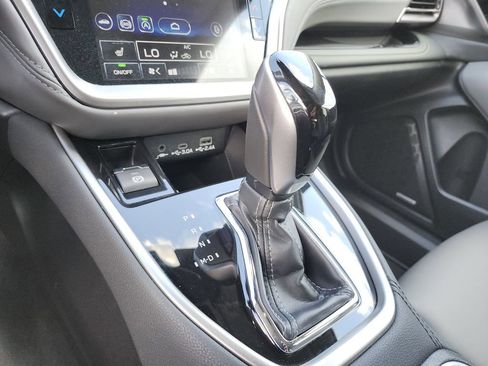Certified 2025 Subaru Outback Onyx Edition AWD/4WD image 25