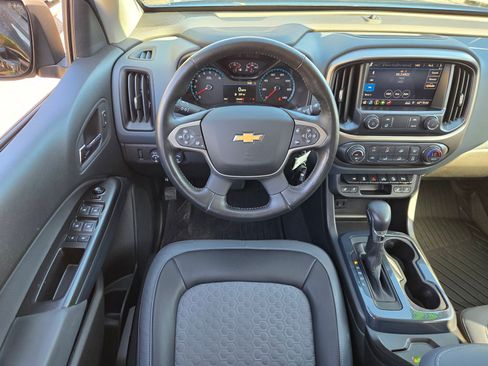 Used 2022 Chevrolet Colorado Z71 w/ Z71 Midnight Edition AWD/4WD image 12