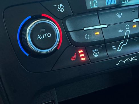 Used 2015 Ford Focus Titanium FWD image 26