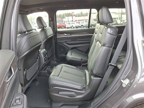 New 2025 Jeep Grand Cherokee L Limited image 13
