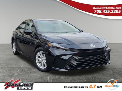 Used 2025 Toyota Camry LE image 1