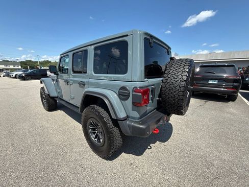 Used 2025 Jeep Wrangler Unlimited Rubicon AWD/4WD image 3