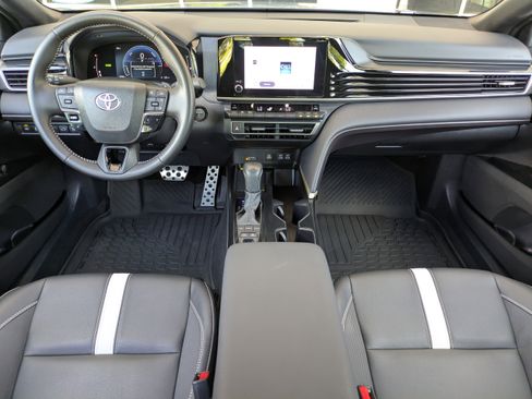 Used 2025 Toyota Camry SE FWD image 15