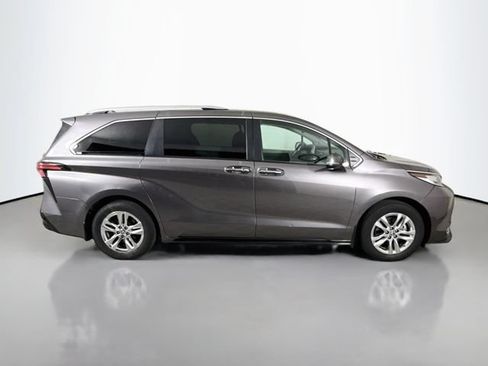 Used 2023 Toyota Sienna Limited AWD/4WD image 8