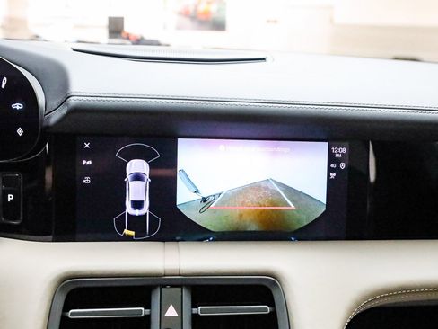 Used 2025 Porsche Taycan image 27