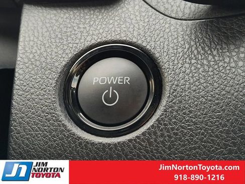 Used 2025 Toyota Camry SE image 24