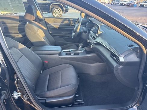 Used 2025 Nissan Altima 2.5 SV image 16