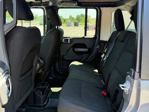 Used 2018 Jeep Wrangler Unlimited Sport S image 17