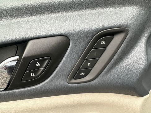 Used 2022 GMC Acadia Denali w/ Denali Ultimate Package FWD image 21