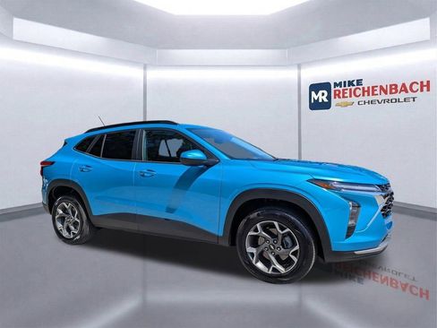 Used 2026 Chevrolet Trax LT w/ Driver Confidence Package image 2